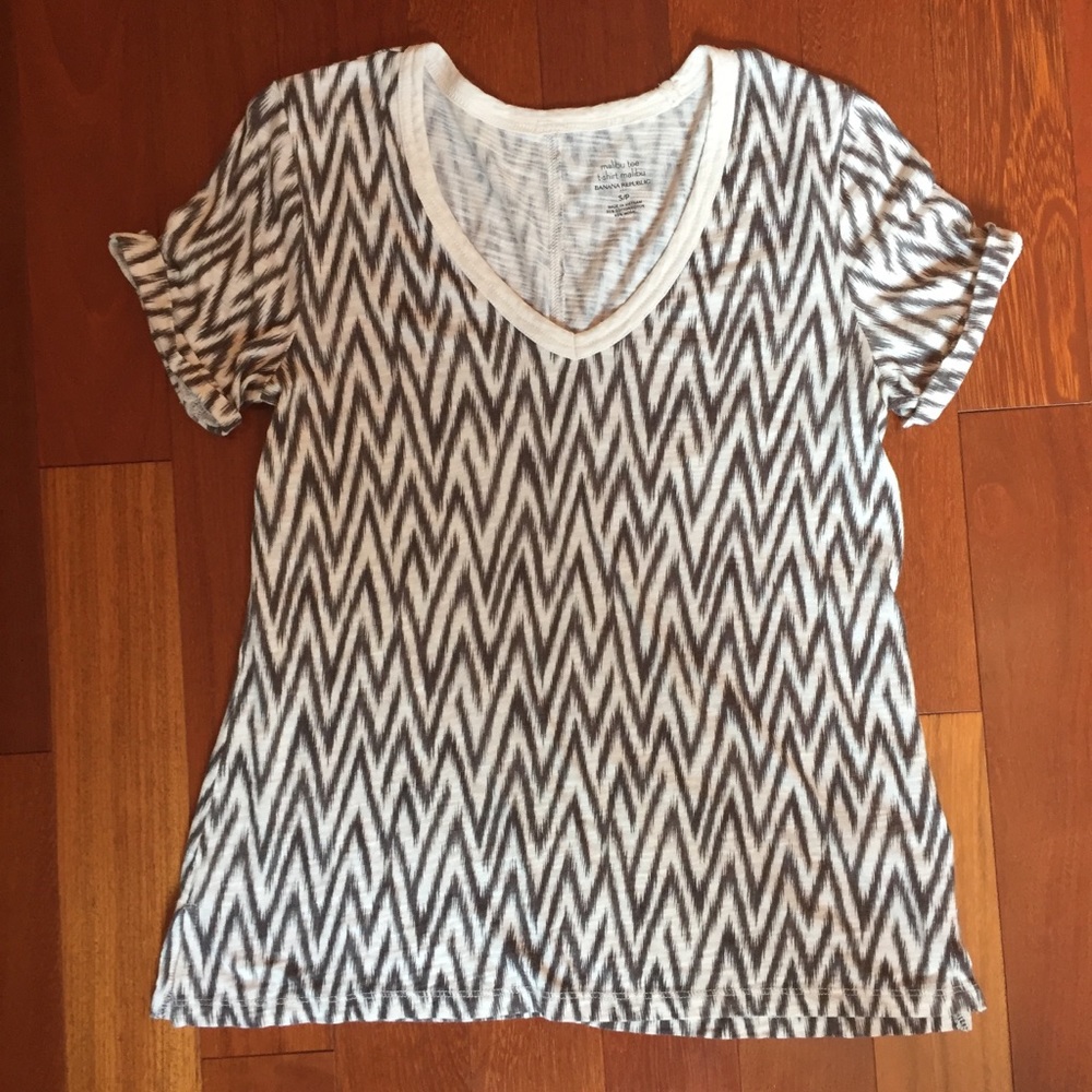 Banana Republic Malibu Tee - size S - relaxed fit